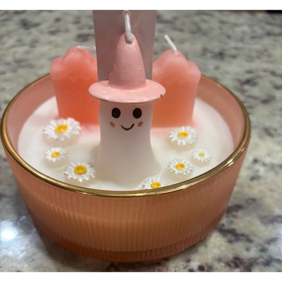 Cupcake and cashmere cohost in graveyard Halloween candle large NWT - Picture 1 of 4